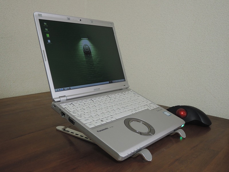 ノートPCスタンドを使用している状態の写真