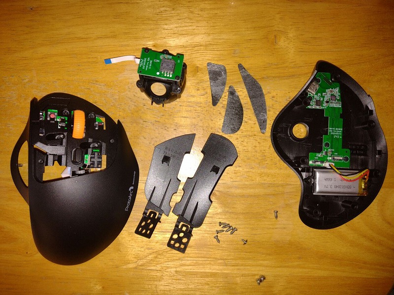 PtotoArc EM04の底面ネジのパーツ