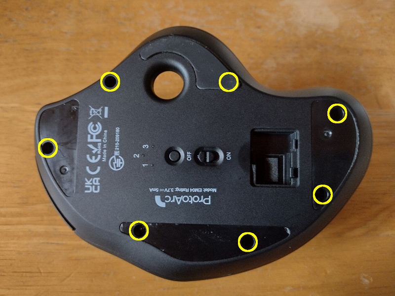 PtotoArc EM04の底面ネジの位置図